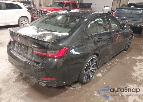 2023 BMW 330I xDrive z USA, uszkodzony, nr VIN 3MW89FF08P8D12308